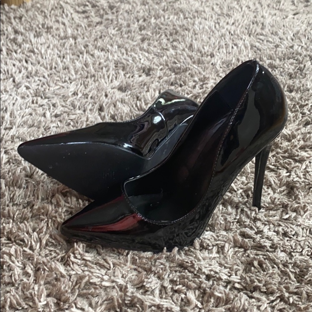 Black Pumps